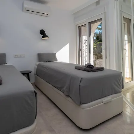 Antares Sunscape: 2br Gem Apartment Marbella